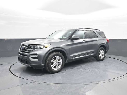 Used 2023 Ford Explorer XLT w/ Equipment Group 202A image 4