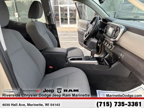 Used 2018 Toyota Tacoma SR5 w/ Four Season Floor Mat Package image 17
