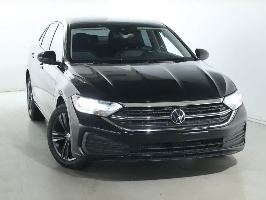 Used 2024 Volkswagen Jetta SE FWD image 1