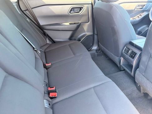 Used 2024 Nissan Rogue S FWD image 15