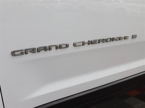 Used 2022 Jeep Grand Cherokee L Laredo w/ Luxury Tech Group I AWD/4WD image 10