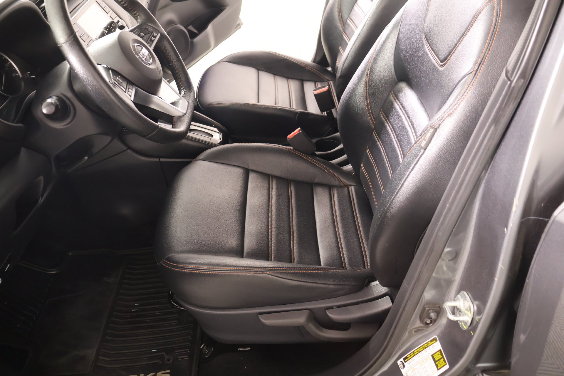 Used 2019 Nissan Kicks SR w/ SR Premium Package FWD image 11