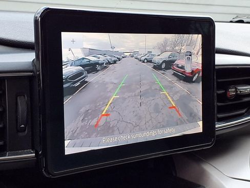 Used 2023 Ford Explorer XLT w/ Equipment Group 202A image 9