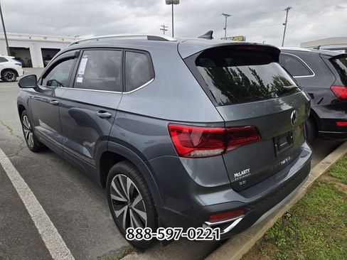 Used 2024 Volkswagen Taos SE w/ Panoramic Sunroof Package FWD image 5