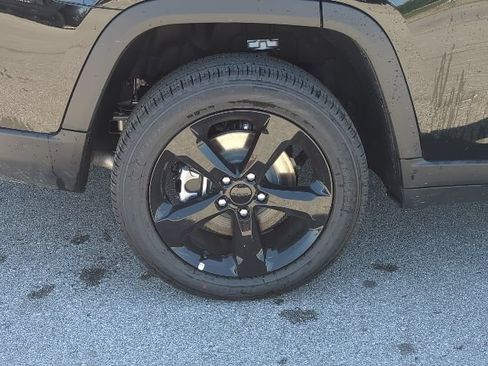 New 2026 Jeep Grand Cherokee L Limited w/ Limited Altitude Package AWD/4WD image 39