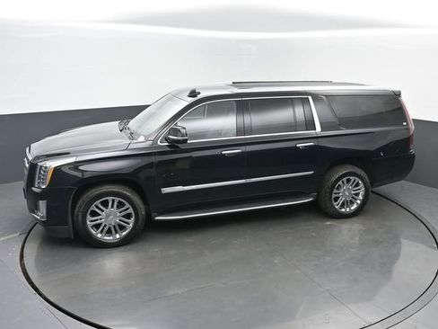 Used 2018 Cadillac Escalade ESV 4WD image 39