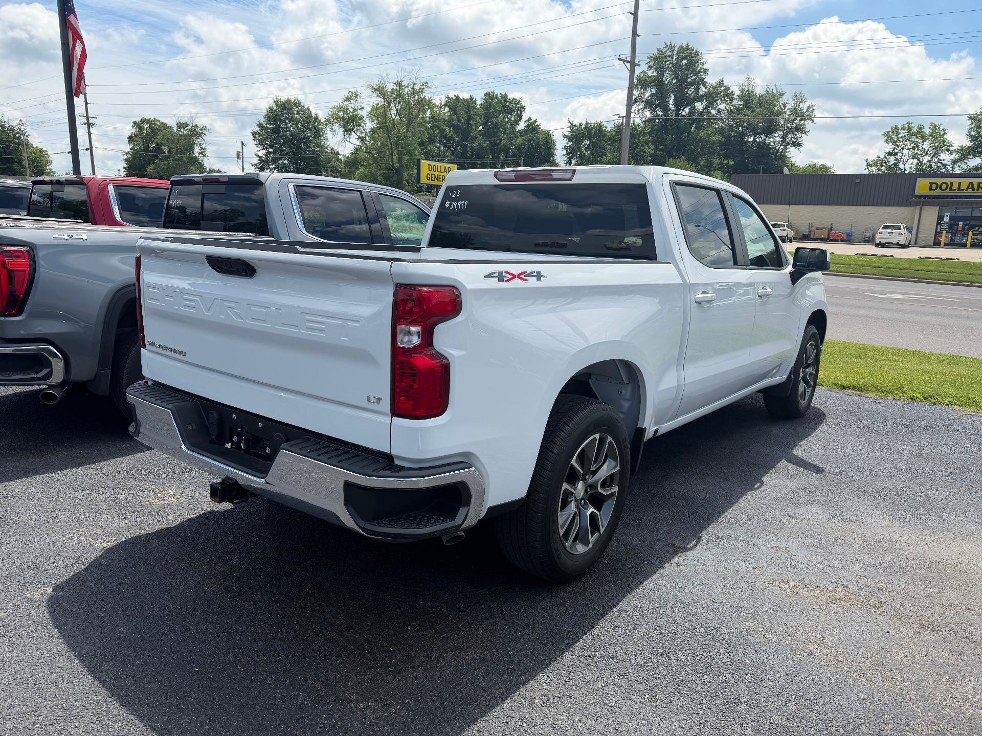 Used 2023 Chevrolet Silverado 1500 LT AWD/4WD image 3