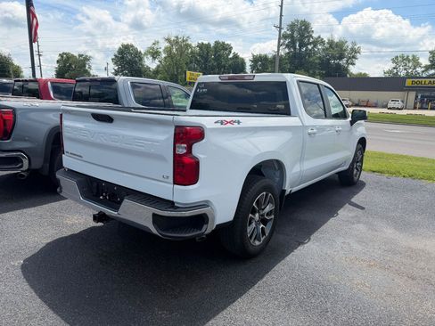 Used 2023 Chevrolet Silverado 1500 LT AWD/4WD image 3