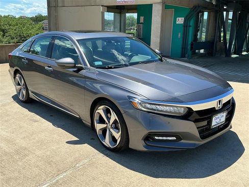 Used 2018 Honda Accord Touring image 9