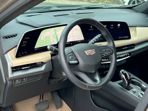 Used 2025 Cadillac XT4 Premium Luxury w/ Technology Package image 9