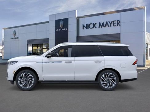 New 2026 Lincoln Navigator Premiere AWD/4WD image 3
