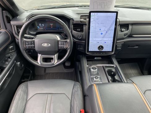 Used 2023 Ford Expedition Platinum image 9