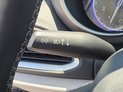 Used 2023 Chrysler Pacifica Touring-L FWD image 24