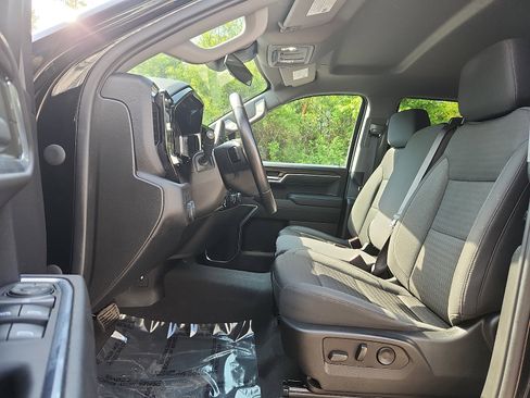 Certified 2022 Chevrolet Silverado 1500 LT w/ Z71 Off-Road Package AWD/4WD image 13