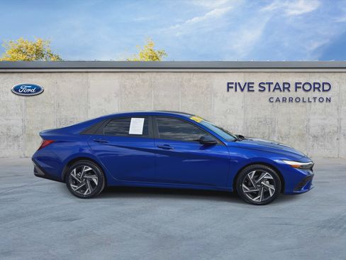 Used 2025 Hyundai Elantra Sport FWD image 9