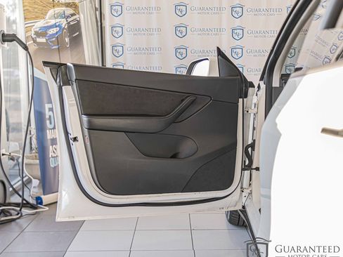 Used 2020 Tesla Model Y Long Range image 28