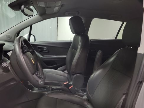 Used 2022 Chevrolet Trax LT FWD image 15