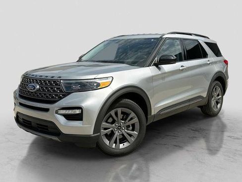 Certified 2023 Ford Explorer XLT w/ Equipment Group 202A AWD/4WD image 1