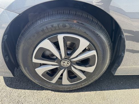 Used 2018 Toyota Prius Prime Premium FWD image 18