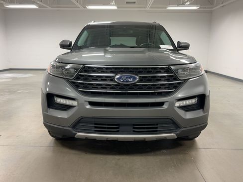 Used 2022 Ford Explorer XLT w/ Equipment Group 202A image 4