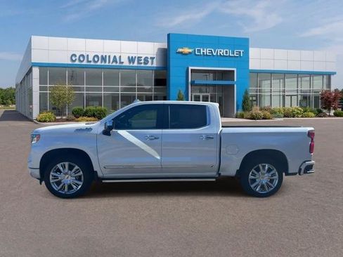Used 2025 Chevrolet Silverado 1500 High Country w/ High Country Premium Package AWD/4WD image 3