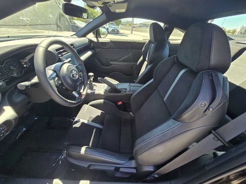 Used 2025 Toyota GR86 Premium w/ ALL Weather Mat Package (TMS) RWD image 17