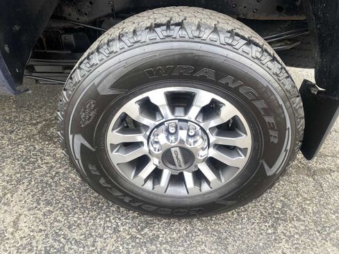 Used 2015 Ford F250 XLT w/ XLT Value Package image 40