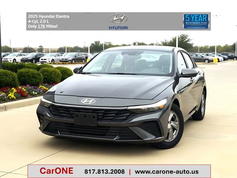 Used 2025 Hyundai Elantra SE image 1
