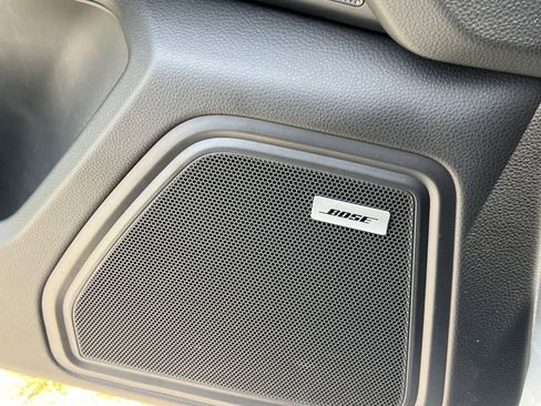 Certified 2025 Porsche Macan AWD/4WD image 30