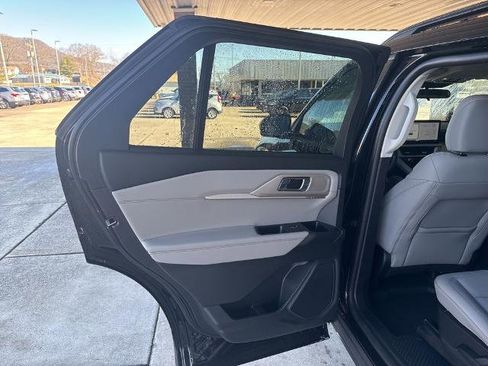 Certified 2025 Ford Explorer Active w/ Active Comfort Package image 19