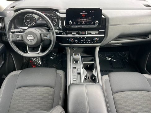 Used 2025 Nissan Pathfinder SV image 12