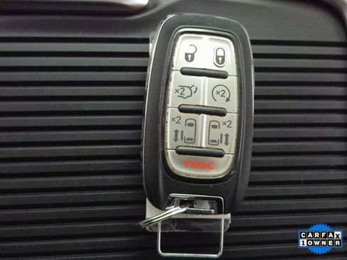 Used 2022 Chrysler Pacifica Limited image 28