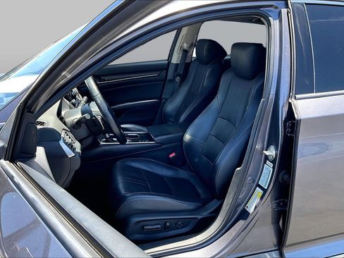 Used 2018 Honda Accord Touring image 25