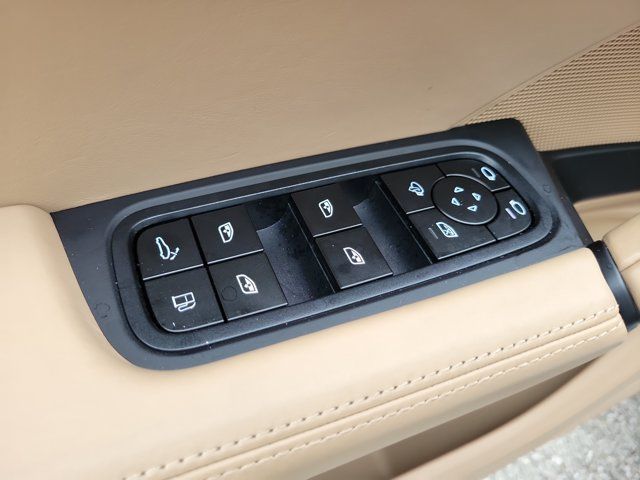 Used 2025 Porsche Cayenne S w/ Premium Package Plus AWD/4WD image 28