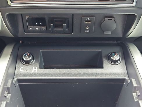 Used 2018 Nissan Titan PRO-4X w/ Pro-4x Convenience Package image 26