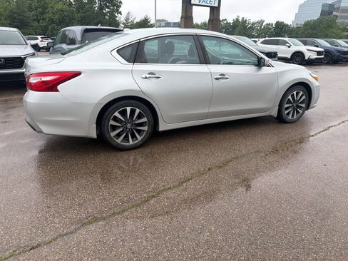 Used 2017 Nissan Altima 2.5 SV FWD image 9