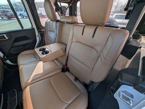 Used 2021 Jeep Wrangler Unlimited Sahara w/ Cold Weather Group image 17