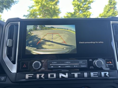 Used 2025 Nissan Frontier SV RWD image 15