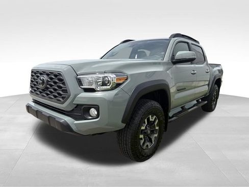 Used 2022 Toyota Tacoma TRD Off-Road w/ Black Out Package (TMS) AWD/4WD image 10