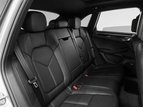 Certified 2025 Porsche Macan image 21