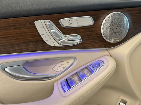 Used 2021 Mercedes-Benz GLC 300 4MATIC image 40