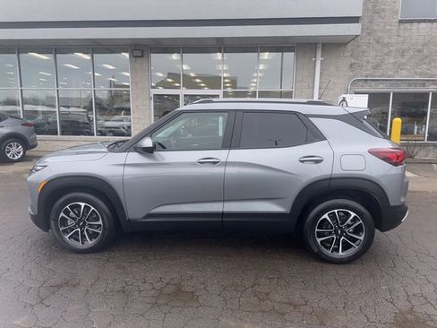 Used 2024 Chevrolet TrailBlazer LT image 3