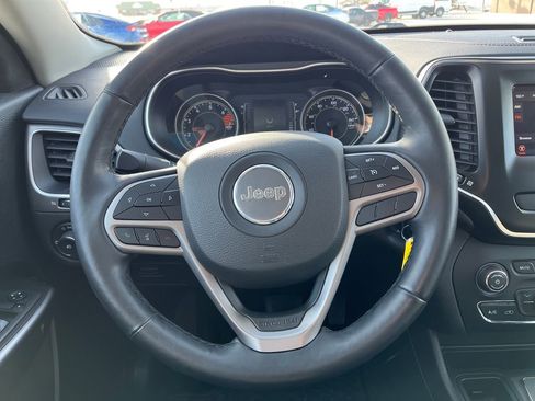 Used 2019 Jeep Cherokee Latitude w/ Cold Weather Group image 19