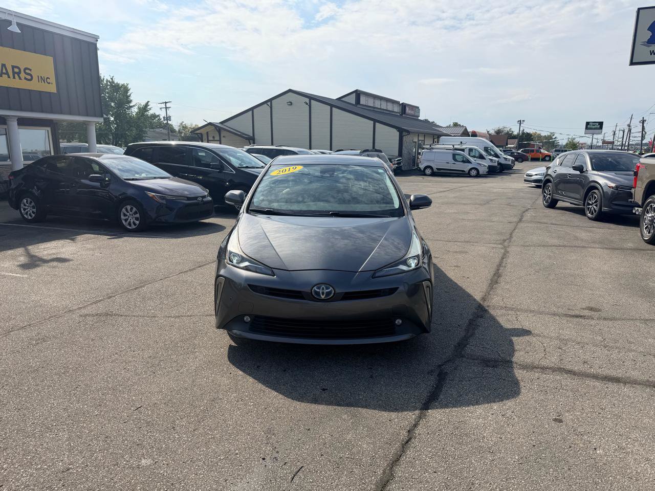Used 2019 Toyota Prius LE AWD/4WD image 3