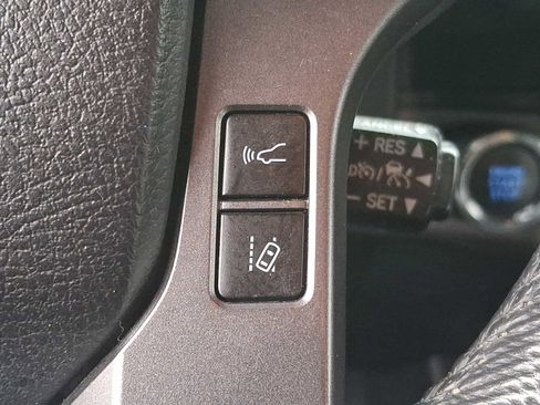 Used 2021 Toyota Tacoma TRD Off-Road image 17