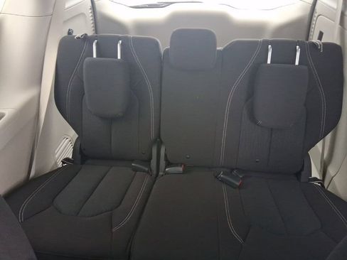 Used 2021 Chrysler Voyager LX image 18