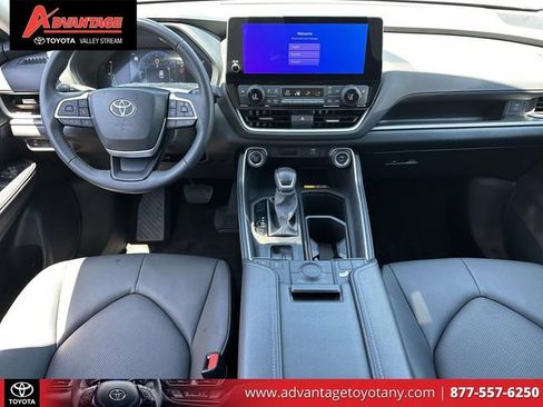 Certified 2024 Toyota Grand Highlander AWD image 19
