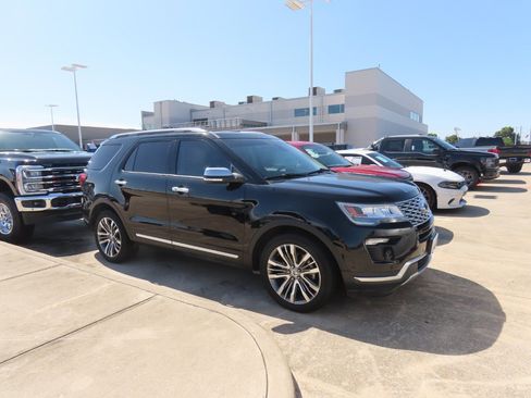 Used 2018 Ford Explorer Platinum AWD/4WD image 7