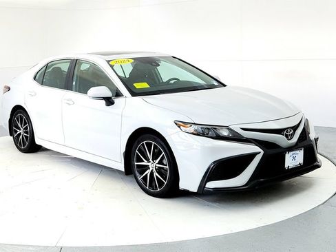 Used 2024 Toyota Camry SE w/ Cold Weather Package AWD/4WD image 7