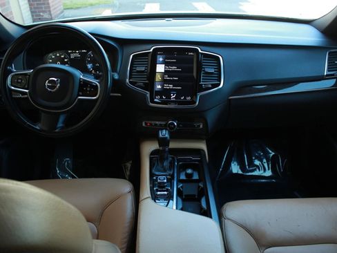 Used 2018 Volvo XC90 T6 Momentum w/ Convenience Package AWD/4WD image 11